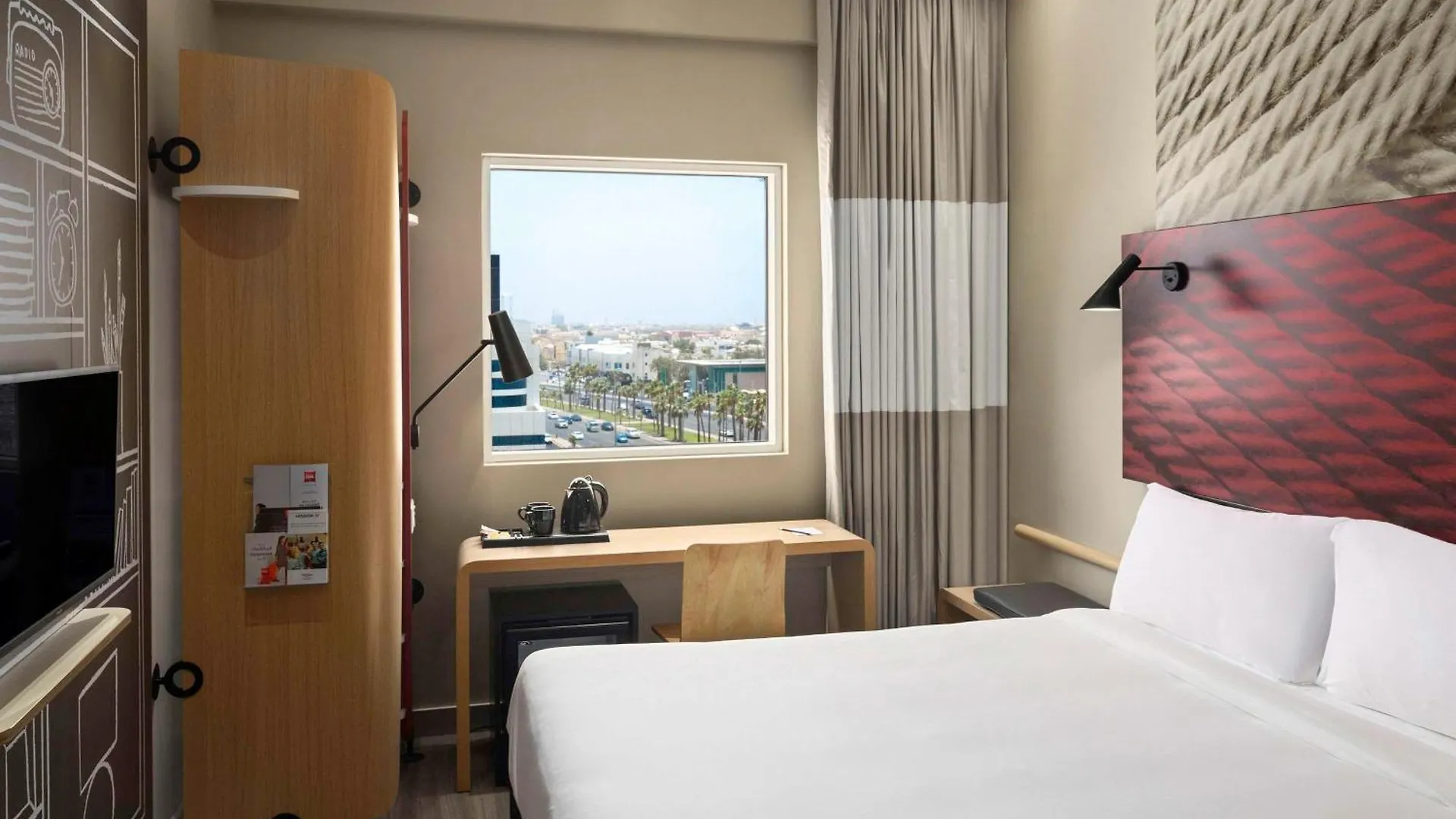 Ibis Jeddah Malik Road Hotel 3*,